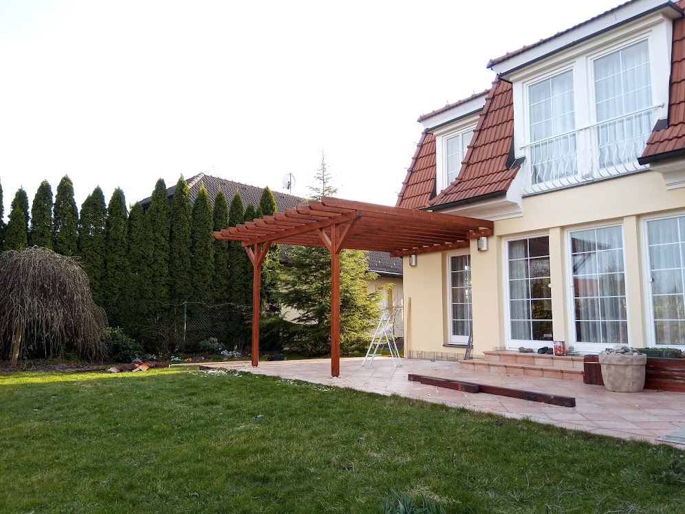 Pergola u zahrady