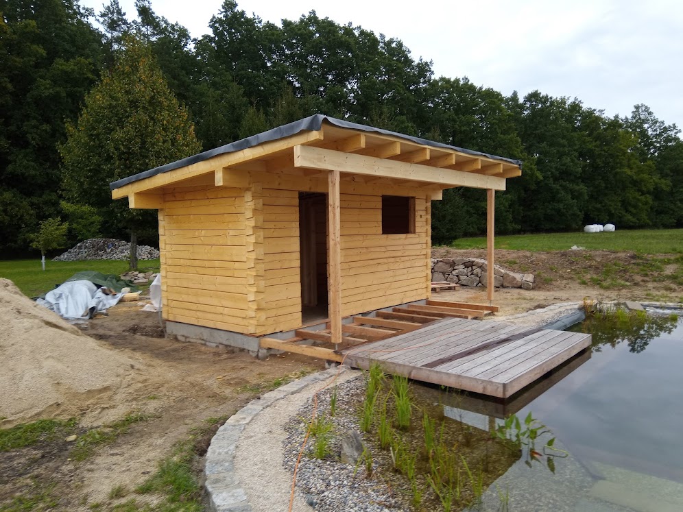 Sauna u koupacího jezírka