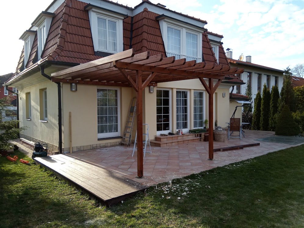 Pergola nad vchodem