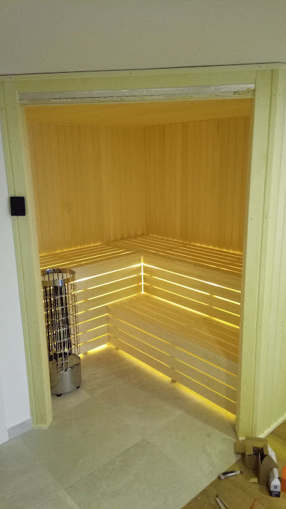Interiér sauny s LED osvětlením